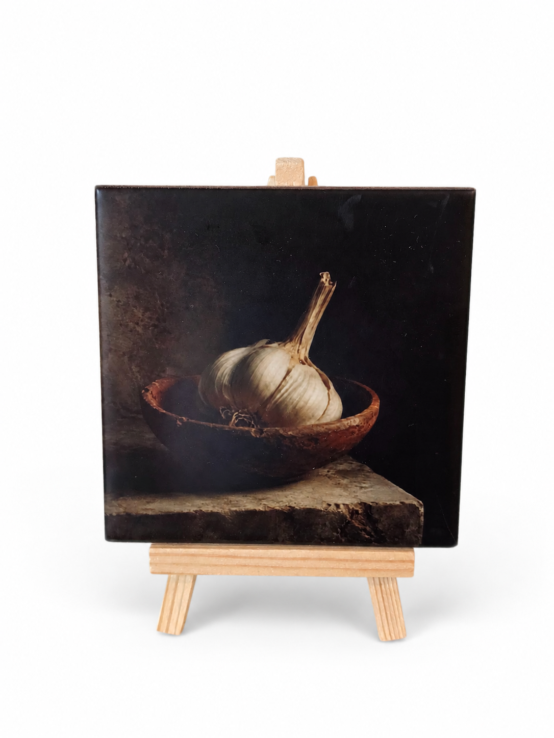 Knoflook in een Rustieke Kom – Handgemaakt Kunsttegeltje