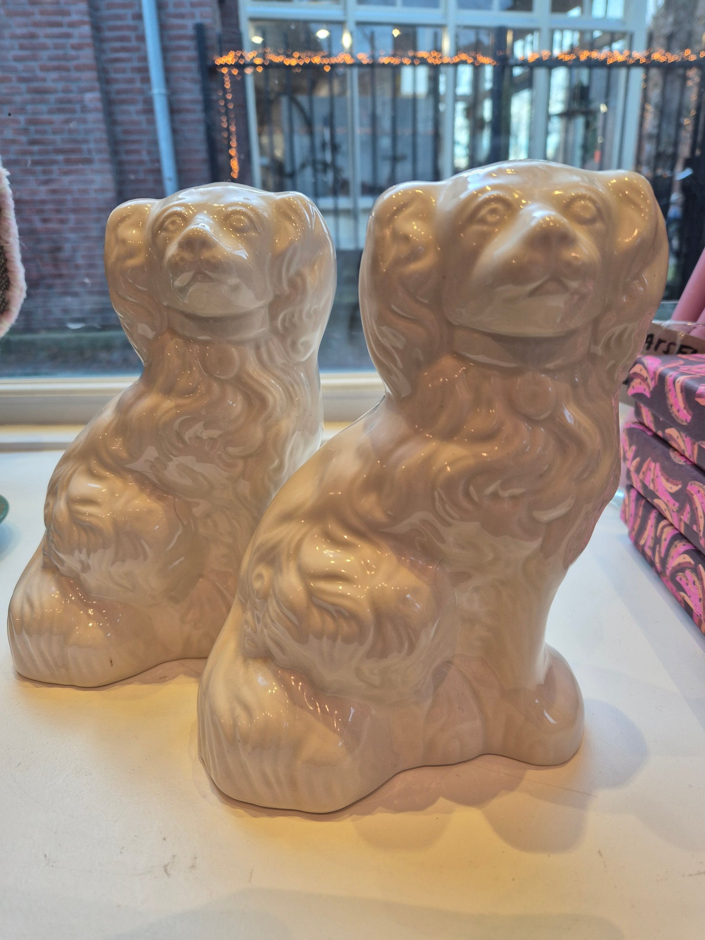 2 engelse witte Staffordshire Spaniel Beswick 1920