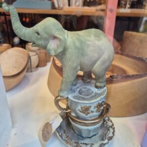 Baroque House of Classics – Decoratief Olifantje op Theekopje – Eyecatcher Sculpture – €27,50